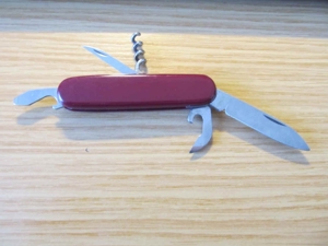 Rotes Multifunktion, Taschen Messer Stainless Solingen, roter Schaft Bild 9