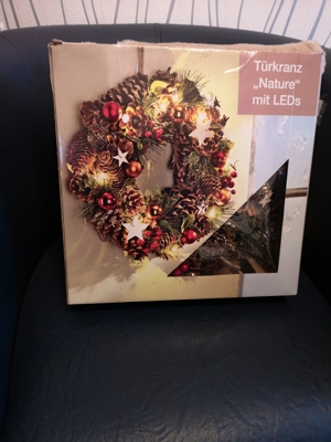 Türkranz geschmückt mit LED Beleuchtung Bild 3