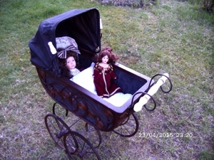 Alter Puppenwagen aus den 40er Jahren