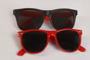 Konvolut 2 Sonnenbrillen Kunststoff Ray-Ban Form vintage 70/80er