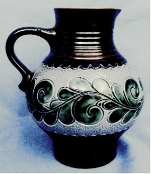 Krug aus Steinzeug - ca. 0,7 Liter Volumen - braun , blau , grün - Länge ca. 16,5 cm