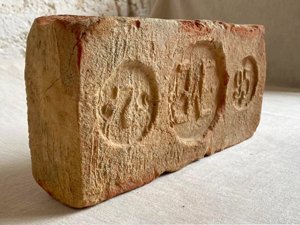 Alter Feierabend Sonnen Stempel Mauer Ziegel Verzierung Inschriften Back Stein Zeichen Dekoration Bild 1