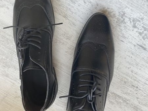 Schwarze neue Anzug- Schuhe Bild 2