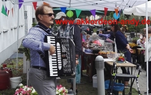 Akkordeonspieler in Dortmund, Datteln, Detmold, Duisburg, Dülmen, Dahme Bild 3