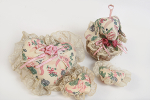 4 romantische Duftkissen Herz Säckchen Hund selbstgenäht f.Wäsche u.Deko vintage 70er