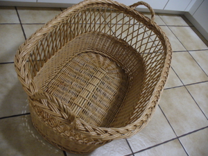 Großer Korb, oval, geflochten Babybett Kinderbett Wäschekorb Bild 3