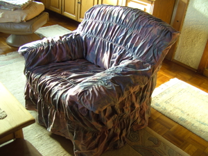 AUS ALT MACH NEU: Sesselüberwurf in Pastelltönen lachsrosa/bleu/grau Bild 3