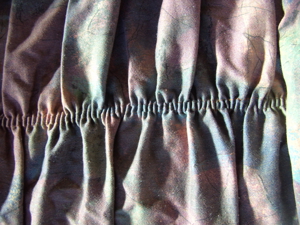 AUS ALT MACH NEU: Sesselüberwurf in Pastelltönen lachsrosa/bleu/grau Bild 6