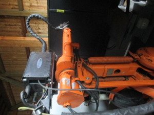 Kompaktschweißzelle ABB Robotics IRB 1400 mit Handdrehtisch und Schweißgerät Fronius TPS 4000 Bild 2