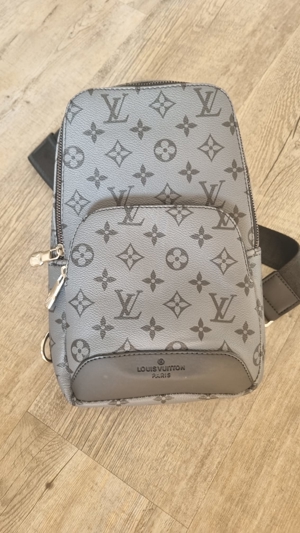 Louis Vuitton Avenue Sling Bag