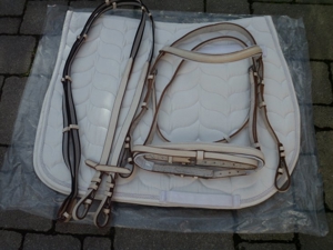 Weiße Reittrense/ Zaumzeug Größe COB mit Zügeln und Schabracke Bild 4