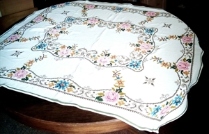 VINTAGE Tischdecke antik quadrat weiss bunt Stickerei tablecloth Bild 1