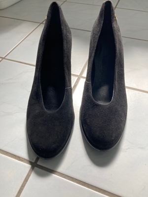 schwarze Pumps in Größe 38