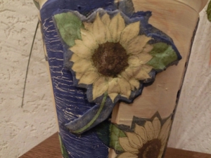 Dekogras in Ton-Vase dekoriert in Servietten-Technik Bild 4