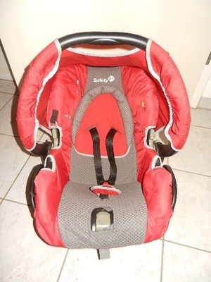 Babyschale Baby Schale Safety 1st, ECE R44-04 universal 0-13kg, Abschrift Etikett: 04443520 ..