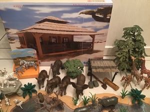 SCHLEICH 2 GROSSE WASSERSTELLE MIT VIELEN FIGUREN