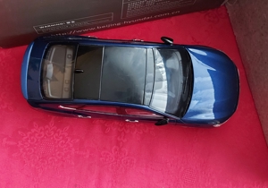 1:18 Hyundai Lafesta Limo blau metallic ovp neu Bild 16