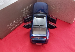 1:18 Hyundai Lafesta Limo blau metallic ovp neu Bild 3