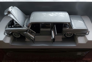 1:18 Modellauto Mercedes Benz 600 1966 Strechlimo ovp Bild 8