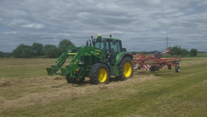 Havelsee - "Arbeiten" auf dem Feld mit einem modernen Traktor- Dein Erlebnis pur! Bild 3