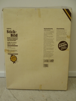handgefertigtes Stickbild Stilleben mit Kerze und Weingläsern, Gobelin, 38 x 48 cm, mit Holzrahmen Bild 3
