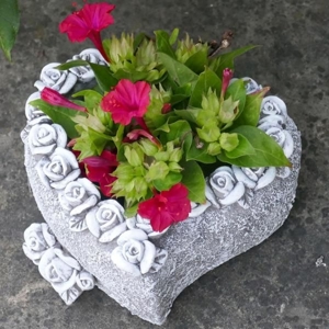 Herz mit Rosenblüten Grabschmuck, Rosenherz für Blumenschmuck am Grab eines lieben Menschen Bild 3