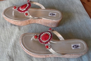 Modische Damen Sandalen mit Steinen Bild 2