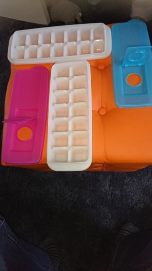 2 Tupperware Eiswürfelmacher