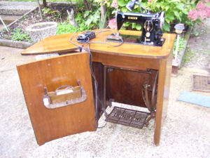 Singer Nähmaschine mit Elektroantrieb Bild 2