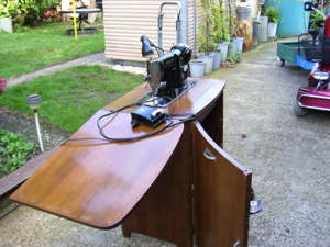 Singer Nähmaschine mit Elektroantrieb Bild 3
