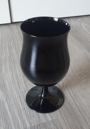 Schwarzes (Cocktail)Glas