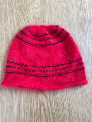 Rote Wintermütze mit Herzchen, Damen Bild 1