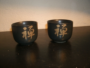 2 Teeschalen schwarz mit Gold Bild 1