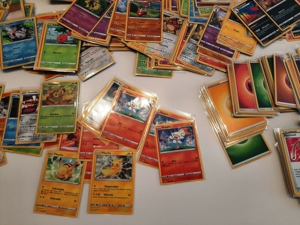 Pokemon Karten Cards Sammlung Konvolut 2021 in Sleeves ca. 550 Stück Bild 6