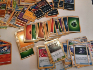 Pokemon Karten Cards Sammlung Konvolut 2021 in Sleeves ca. 550 Stück Bild 7