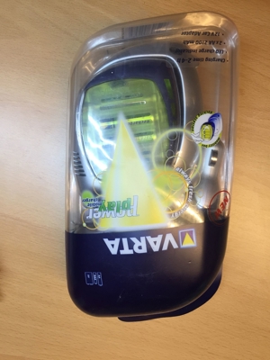 Mobiles Ladegerät Varta powerplay, neu