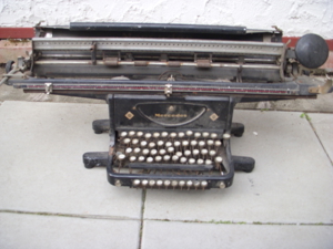 Merzedes Schreibmaschine antik