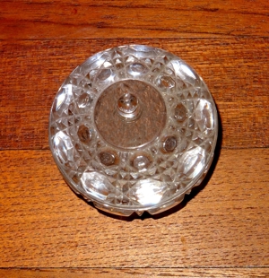 Dekorative, niedliche Glasschale mit Deckel, Bonbonniere