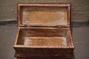Holz Schatulle Box geschnitzt Kornblume Schlange Handarbeit Antik Bild 3