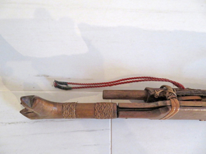 Altes seltenes Jagdmesser (Schwert) in Holzscheide aus Indonesien (Borneo), Original. Bild 4