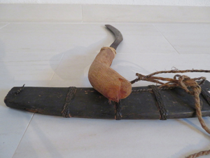Traditionelle indonesische Machete (GOLOK) mit Holzgriff und Holzscheide Bild 6