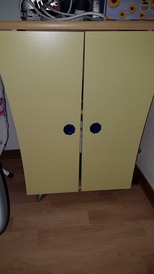 Schrank mit Einlegeboden