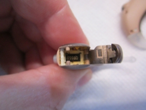 Zwei Hörgeräte von HANSATON CEMIA POWER Bild 11