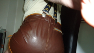 Suche strenge Hausfrau für Spanking! Bild 2