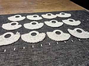 12 Serviettenringe gehäkelt Handarbeit weiß Spitze Baumwolle Bild 1