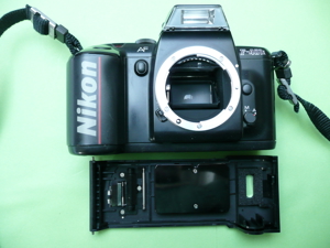 Analoge Foto Kamera Nikon F-401x, ohne Objektiv