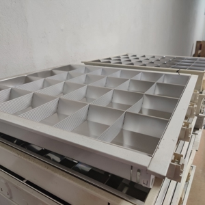 30 x Einbau Rasterleuchten gebraucht Bild 7