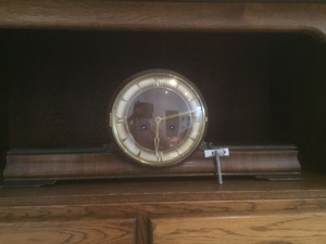 Elegante antike Uhr, Holzgehäuse,voll funktionsfähig. Bild 1