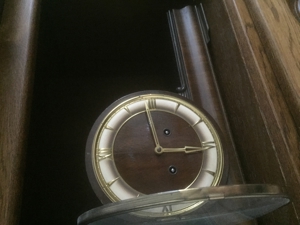 Elegante antike Uhr, Holzgehäuse,voll funktionsfähig. Bild 2