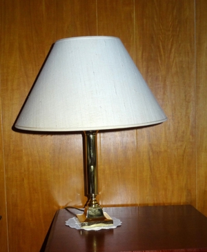 Bildschöne Messinglampe / Tischleuchte, Schirm aus Wildseide Bild 5